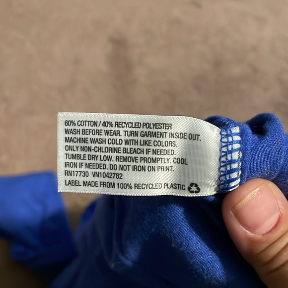 Cat and Jack boys “Santa Shark” long sleeve tee. Size S (6/7). - Picture 4 of 5